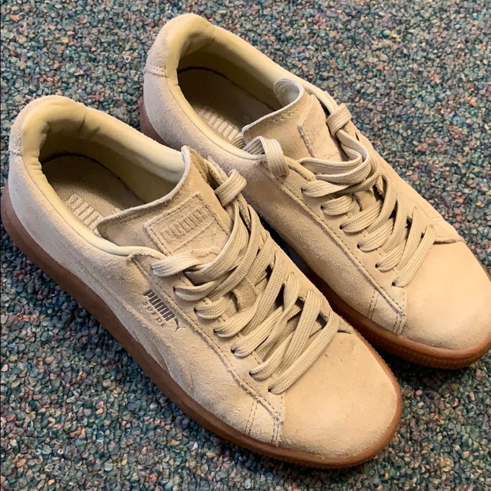 Suede Pumas